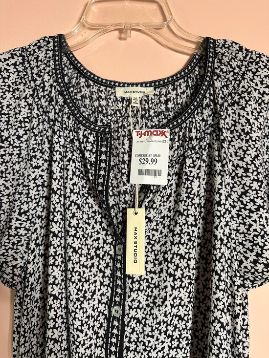 Max Studio Dresses & Skirts - NWT Max Studio Black and White Floral Maxi Dress with Tie